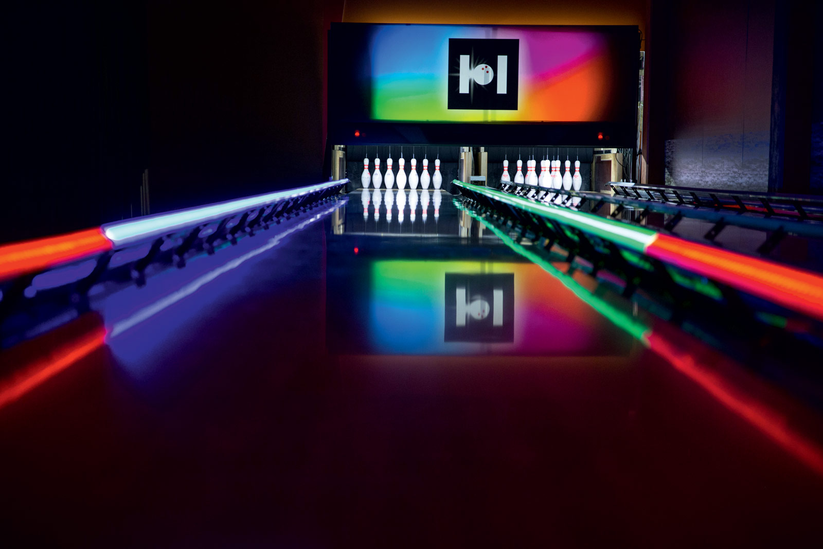Hyperbowling-lanes-1
